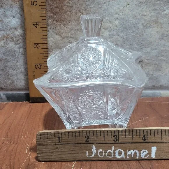 Vintage Swirl Square Cut Glass Lidded Footed Candy Jar Trinket Dish - Picture 9 of 9